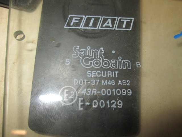 7543586 VETRO SCENDENTE PORTA ANTERIORE DESTRA SAINT GOBAIN FIAT RITMO 1.3 B 3P (RESTYLING DAL 1985) RICAMBIO NUOVO BIANCO