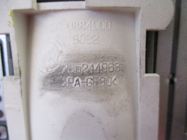 735244963 PLAFONIERA LUCE INTERNA ANTERIORE FIAT GRANDE PUNTO 1.2 B 48KW 5M 3P (2006) RICAMBIO USATO 
