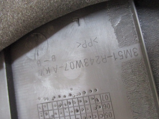 3M51-R243W07 RIVESTIMENTO MONTANTE CENTRALE INFERIORE LATO SINISTRO FORD KUGA 2.0 D 103KW 6M 5P (2012) RICAMBIO USATO 
