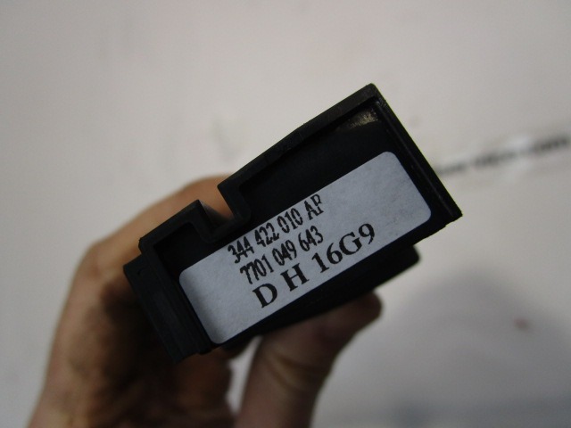7701049643 COMANDI RADIO AL VOLANTE RENAULT TWINGO 1.2 B 3P 5M 43KW (2009) RICAMBIO USATO