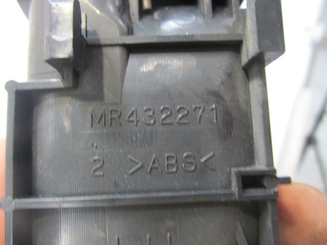 MR432271 MANIGLIA INTERNA PORTA ANTERIORE SINISTRA MITSUBISHI PAJERO 3.2 118KW D AUT 5P (2002) RICAMBIO USATO