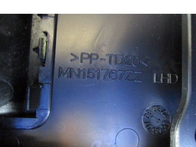 MN151922ZZ TUNNEL CENTRALE MITSUBISHI GRANDIS 2.0 D 6M 5P 100KW (2006) RICAMBIO USATO LEGGERMENTE STRISCIATO (VEDI FOTO)