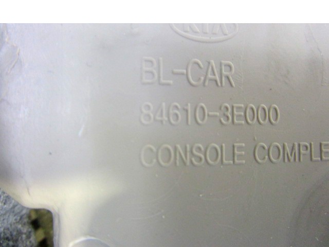 84610-3E000 TUNNEL CENTRALE KIA SORENTO 2.5 D 4X4 103KW AUT 5P (2006) RICAMBIO USATO CON BRACCIOLO IN PELLE DA PULIRE