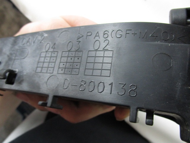 D-800138 MANIGLIA ESTERNA PORTA POSTERIORE LATO DESTRO CADILLAC SRX 3.6 B 4X4 190KW AUT 5P (2005) RICAMBIO USATO 