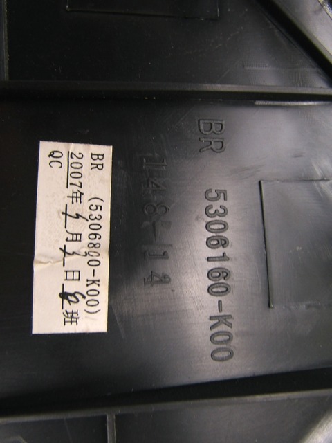 5306800-K00 RIVESTIMENTO LATERALE IN PELLE NERA TUNNEL CENTRALE LATO DESTRO GREAT WALL HOVER 2.4 G 98KW 5M 5P (2008) RICAMBIO USATO 5306160-K00 