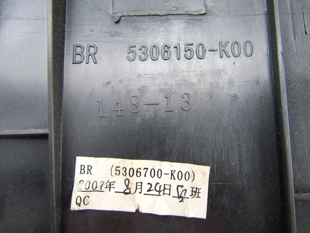 5306700-K00 RIVESTIMENTO LATERALE IN PELLE NERA TUNNEL CENTRALE LATO SINISTRO GREAT WALL HOVER 2.4 G 98KW 5M 5P (2008) RICAMBIO USATO 