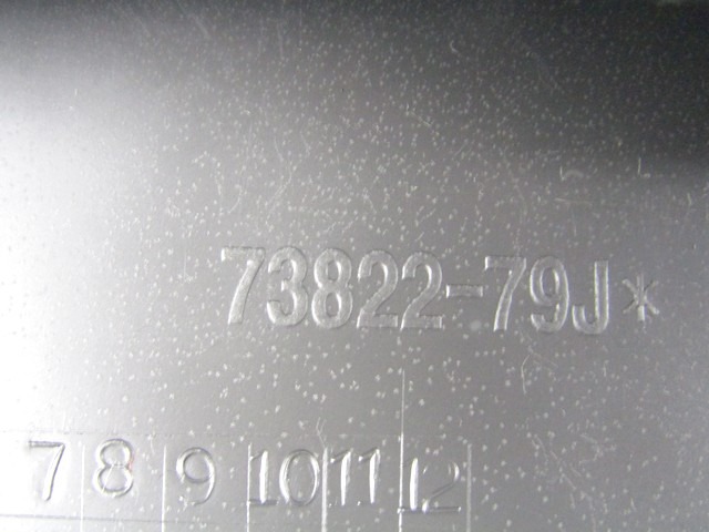 73822-79J RIVESTIMENTO MASCHERINA SUPERIORE CENTRALE CRUSCOTTO FIAT 16 SEDICI 1.9 D 4X4 88KW 6M 5P (2006) RICAMBIO USATO 