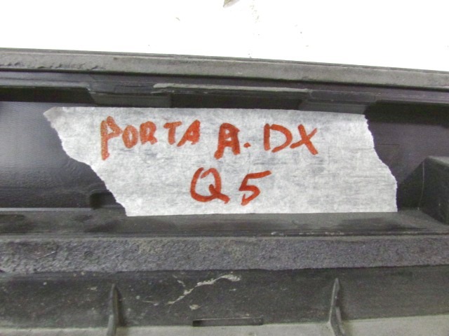 8R0853960E MODANATURA ESTERNA INFERIORE PORTA ANTERIORE LATO DESTRO PASSEGGERO AUDI Q5 2.0 125KW 5P D 6M (2011) RICAMBIO USATO 