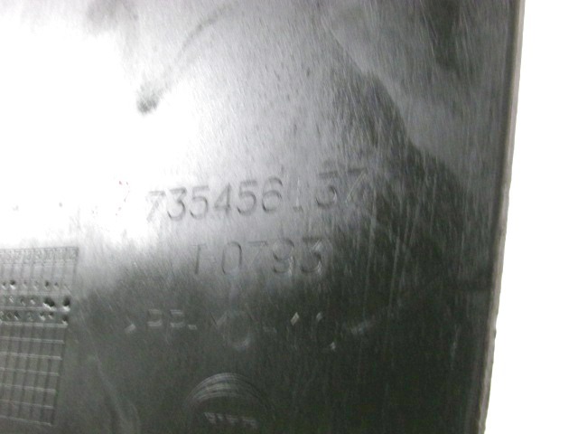 735456137 RIVESTIMENTO PLASTICA INFERIORE CENTRALE CRUSCOTTO FIAT DOBLO 1.3 D 66KW 5M 2P (2012) RICAMBIO USATO 