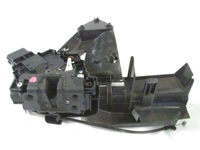 3M5A-R21812-AK CHIUSURA SERRATURA PORTA ANTERIORE LATO DESTRO PASSEGGERO FORD FOCUS SW 1.8 D 85KW 5M 5P (2007) RICAMBIO USATO 
