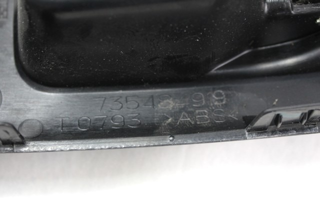 735484919 MANIGLIA INTERNA PORTA ANTERIORE SINISTRA FIAT DOBLO 1.3 66KW D 5M (2011) RICAMBIO USATO