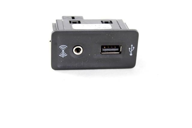 5G0035222C PORTA INGRESSO USB AUX VOLKSWAGEN GOLF SPORTSVAN 1.6 D 81KW AUT 5P (2015) RICAMBIO USATO