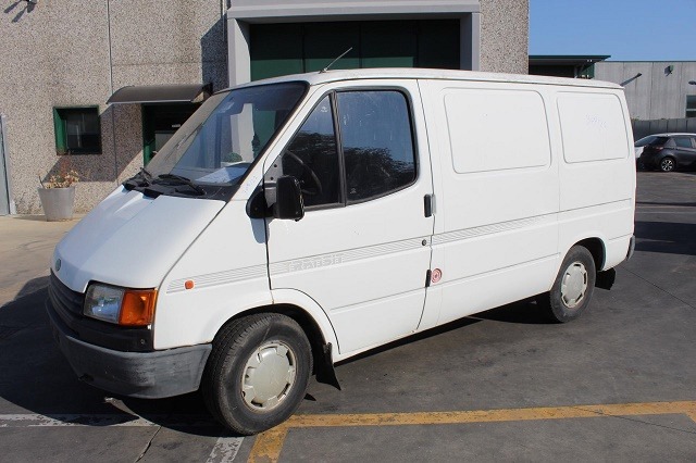 FORD TRANSIT 2.5 D 51KW 5M 2P (1989) RICAMBI USATI AUTO IN PIAZZALE 