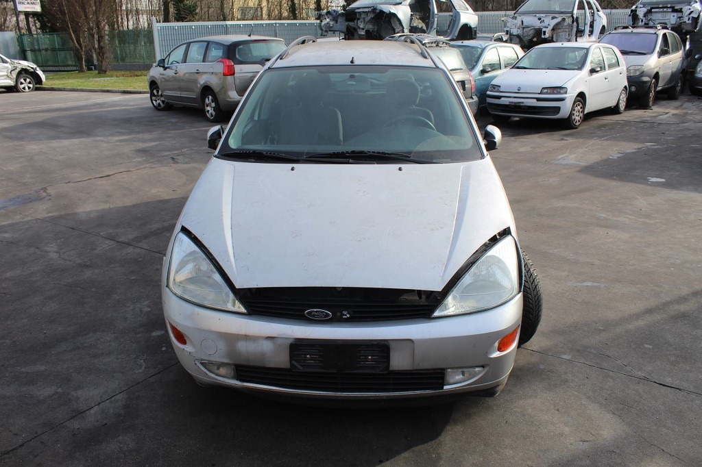 FORD FOCUS SW 1.6 B 74KW 5M 5P (2001) RICAMBI USATI AUTO IN PIAZZALE 