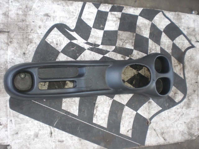 TOYOTA YARIS 1.4 D-D4 TUNNEL CENTRALE CONSOLE CRUSCOTTO 589010D010B0 