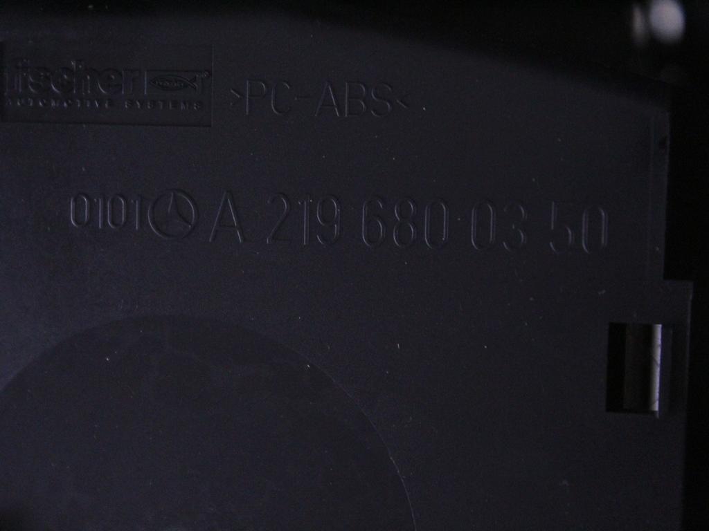 A2196800350 TUNNEL CENTRALE ANTERIORE CON BRACCIOLO IN PELLE MERCEDES CLASSE CLS C219 320 3.0 D 165KW AUT 5P (2007) RICAMBIO USATO 