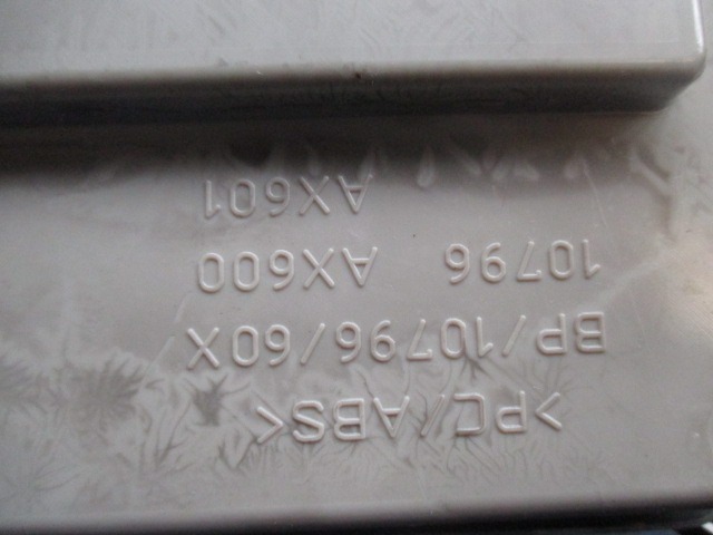 10796AX600 CASSETTO PORTAOGGETTI INFERIORE SEDILE NISSAN MICRA 1.2 B 59KW 5M 3P (2005) RICAMBIO USATO 